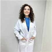 Laureata in Biotecnologie Mediche impartisce lezioni di biologia a studenti delle scuole secondarie di primo e secondo grado